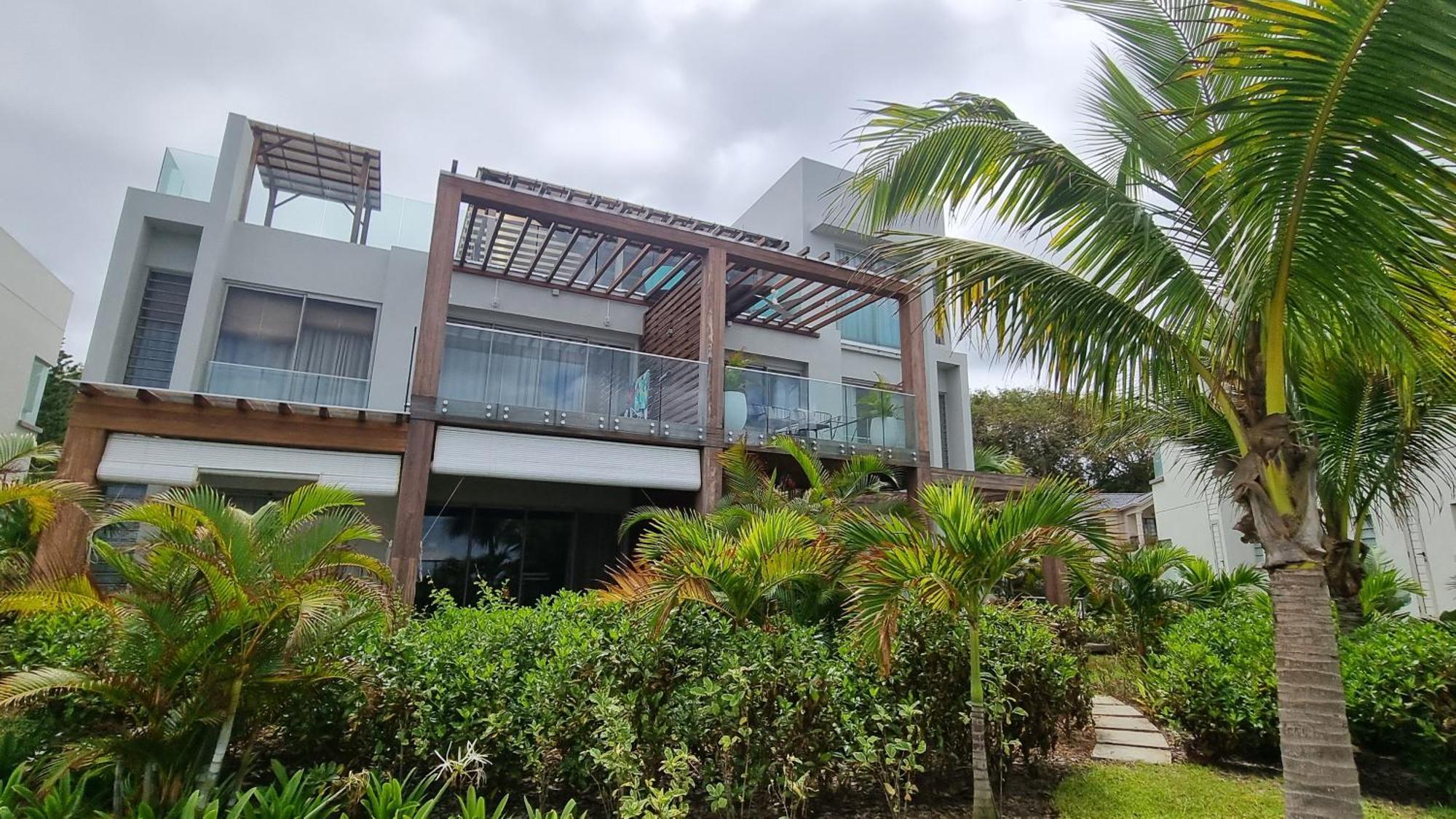 Ocean Point Beach Front Apartment Pointe aux Piments Exterior photo