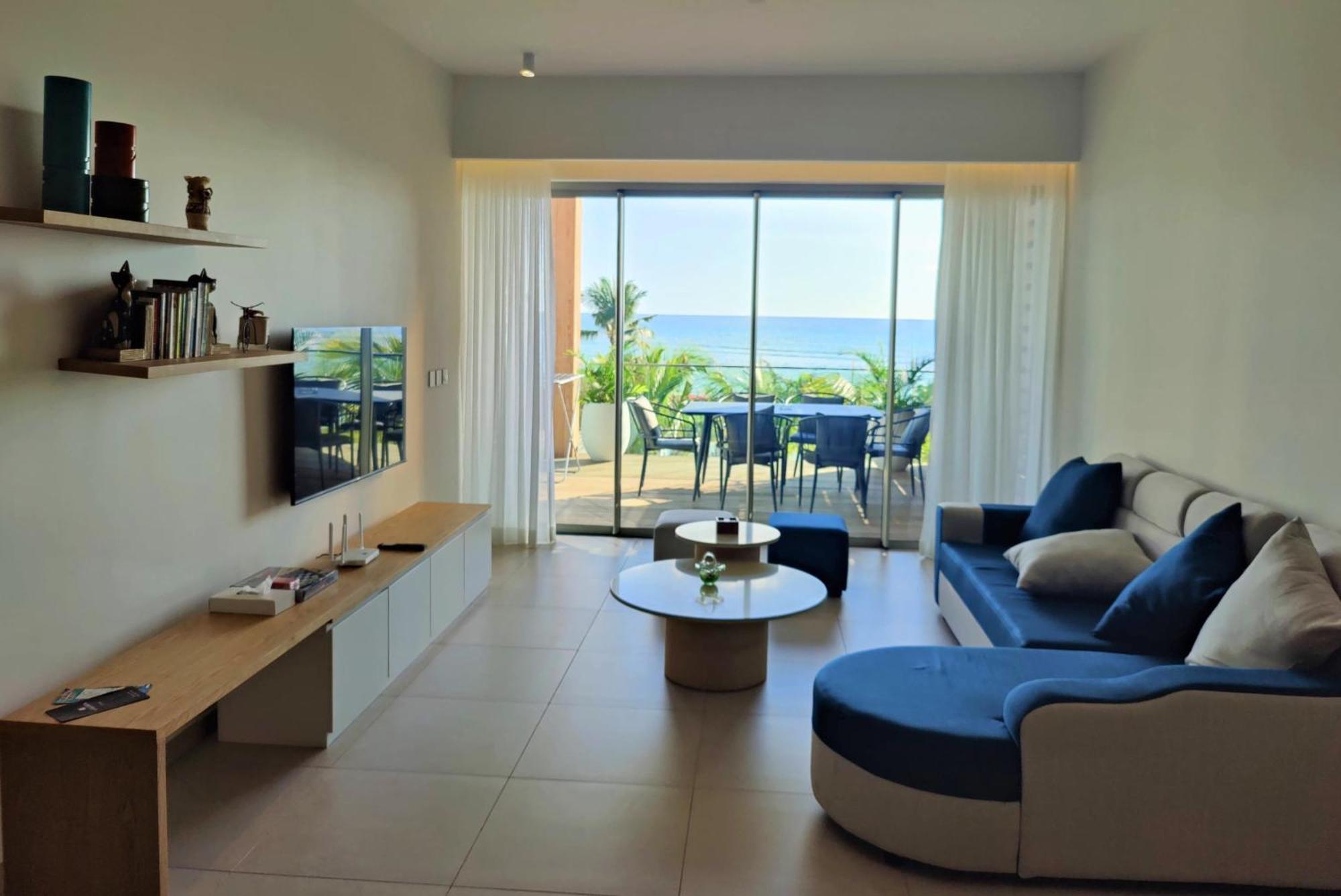 Ocean Point Beach Front Apartment Pointe aux Piments Exterior photo
